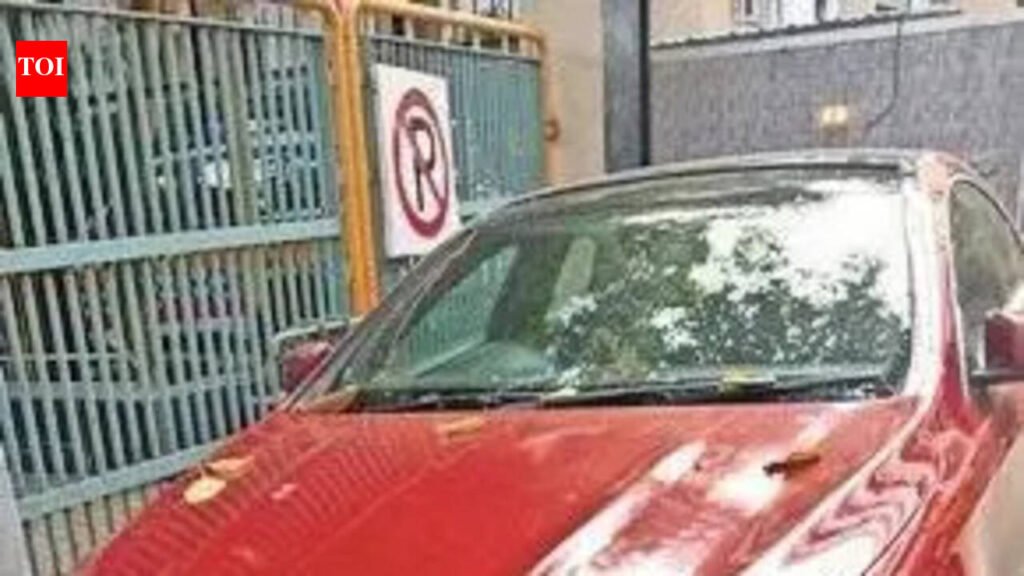 Asked to halt, student hits security personnel at Marine Drive, flees | Mumbai News