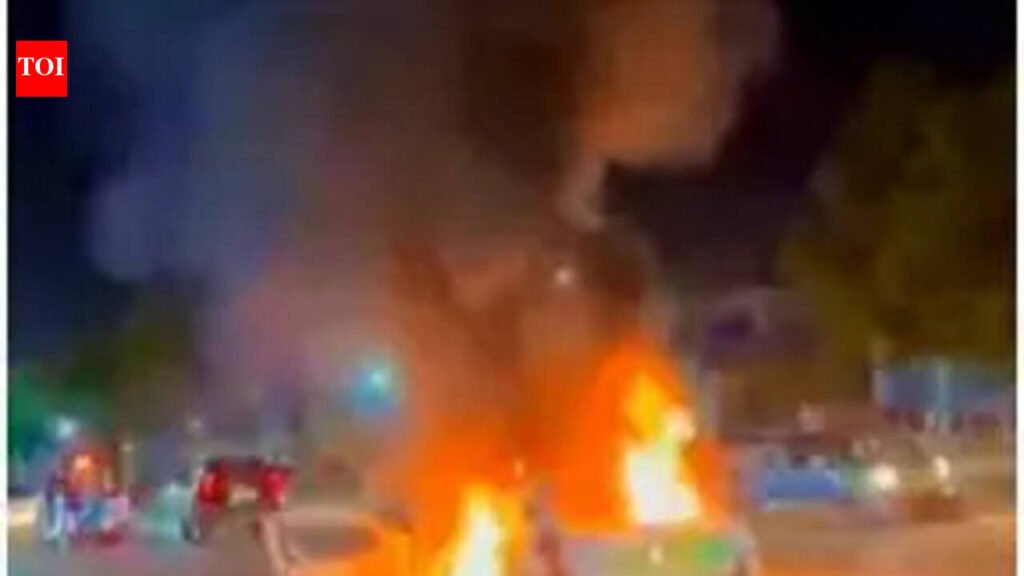 Quick-thinking BJP functionary rescues two from burning car | Jaipur News