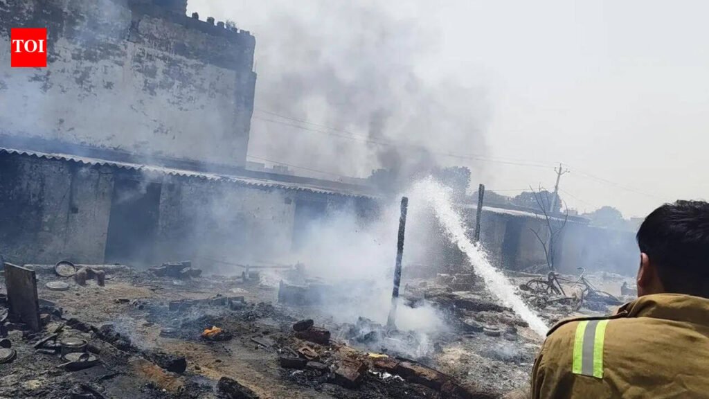 Fire burns down 25 shanties in Dankaur | Noida News