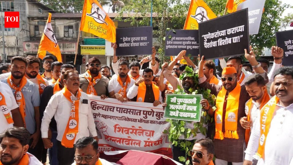 Shiv Sena stages agitation against poor quality pre-monsoon work, waterlogging in Pune | Pune News