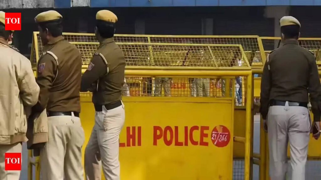 Delhi Police vigilance team catches head constable accepting Rs 50,000 bribe | Delhi News