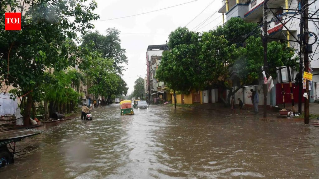 Pre-monsoon rain: Buidco deploys machines, teams to tackle waterlogging in Patna | Patna News