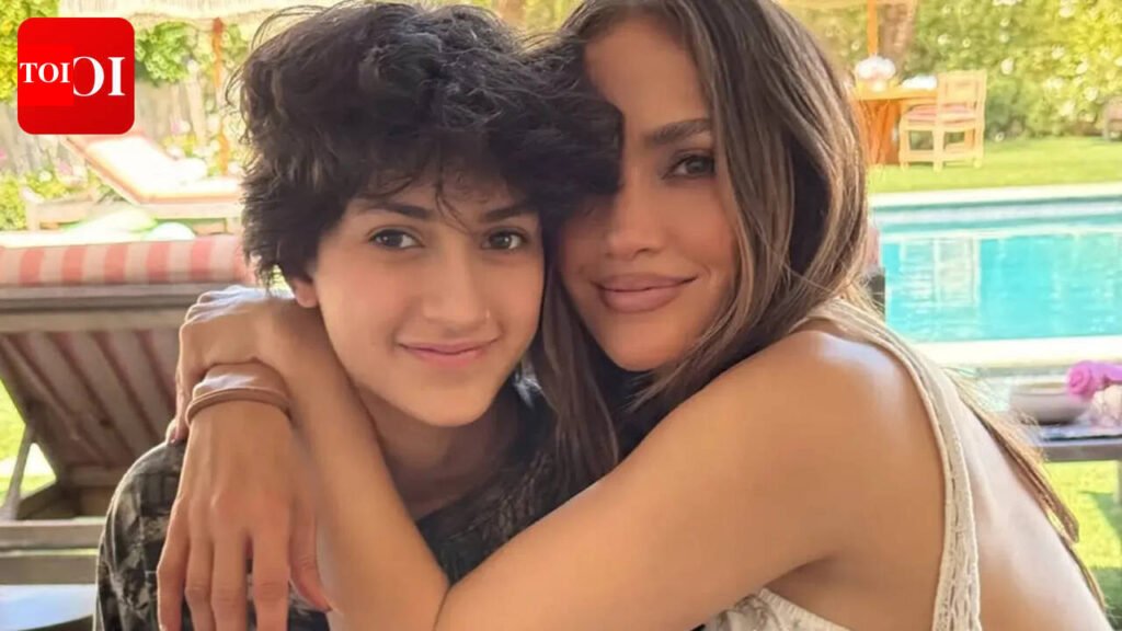 Jennifer Lopez’s child Emme graduates as Oskar Muniz; Ben Affleck and Jennifer Garner’s son Samuel attends ceremony – PICS |