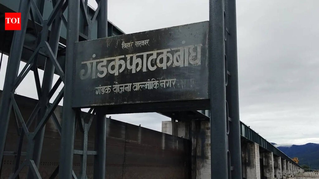 Gandak barrage gears up ahead of monsoon, deploys staff | Patna News