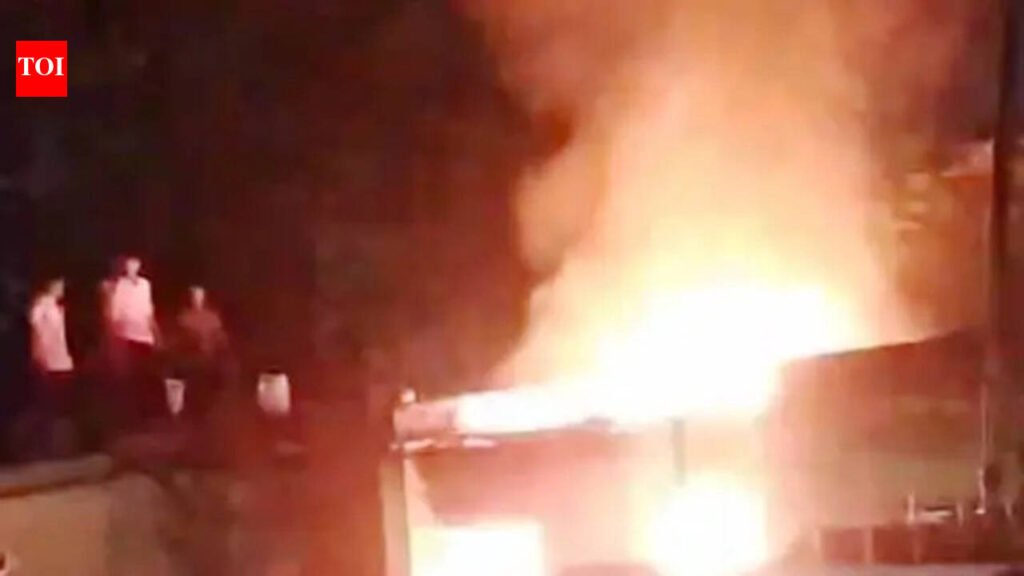 Fire at a house in Bokaro leaves 2 injured | Ranchi News