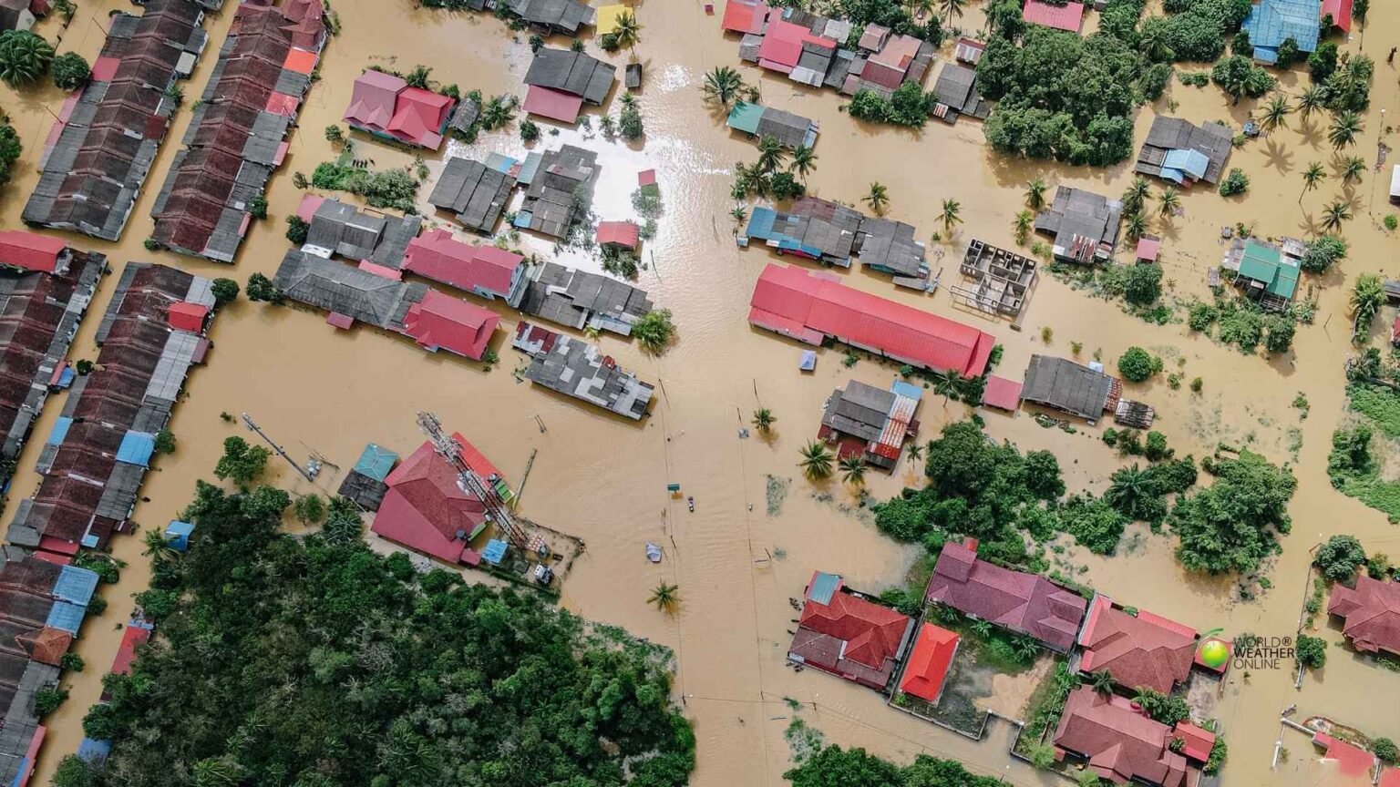 China’s Deadly Floods: How Torrential Rain Turned Streets into Rivers