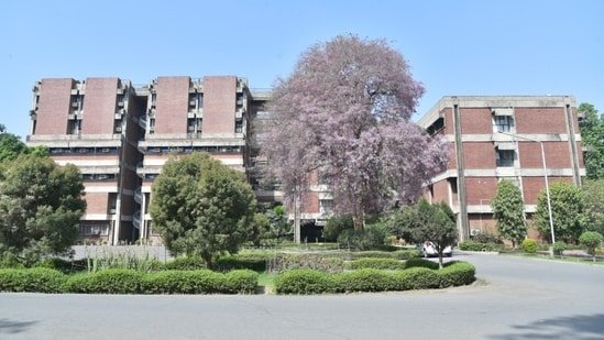 IIT Kanpur introduces 4 online M.Tech programs on AI, Machine Learning, Project Management and more