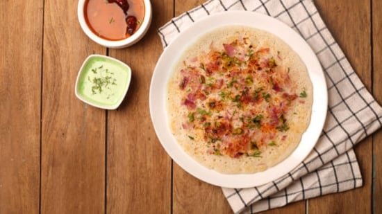 Make This High Protein Oats Uttapam For A Light And Summer-Friendly Weight Loss Breakfast
