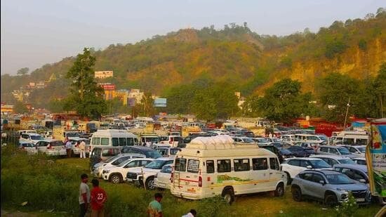 3,000 tourist vehicles daily, 2.4 million pilgrims jam Uttarakhand roads