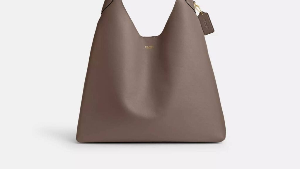 Want to Be the Best-Dressed Intern? The Right Handbag Is Key