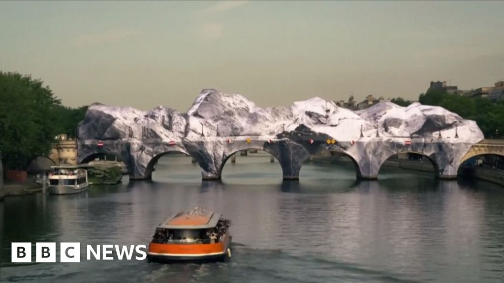 Timelapse footage shows giant ‘cave’ inflated over Paris bridge