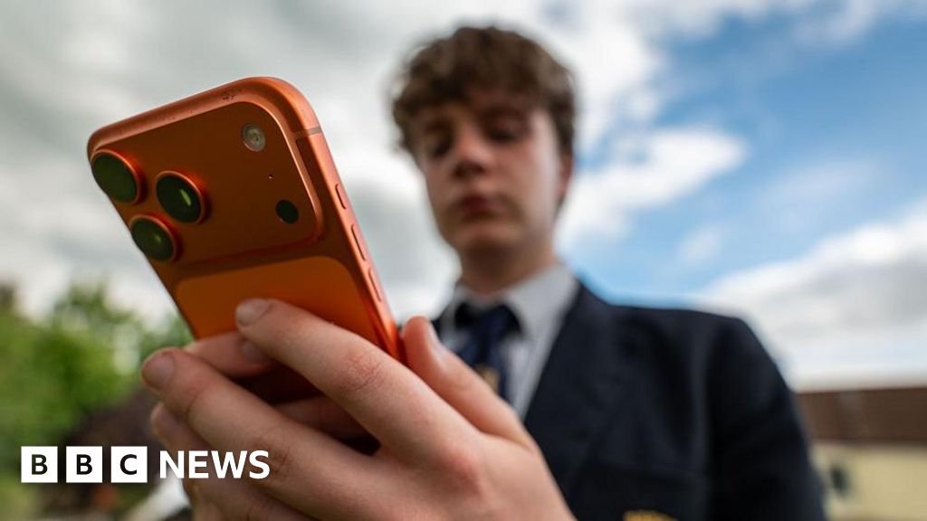 Government vows to act as under-16s social media ban consultation ends