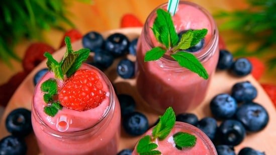 Should you avoid putting banana in a berry smoothie? UK surgeon debunks claim