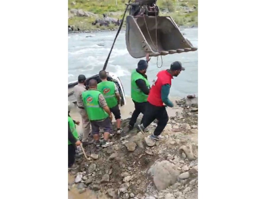 1 dead, 3 missing after vehicle falls into Drass river; search operation underway