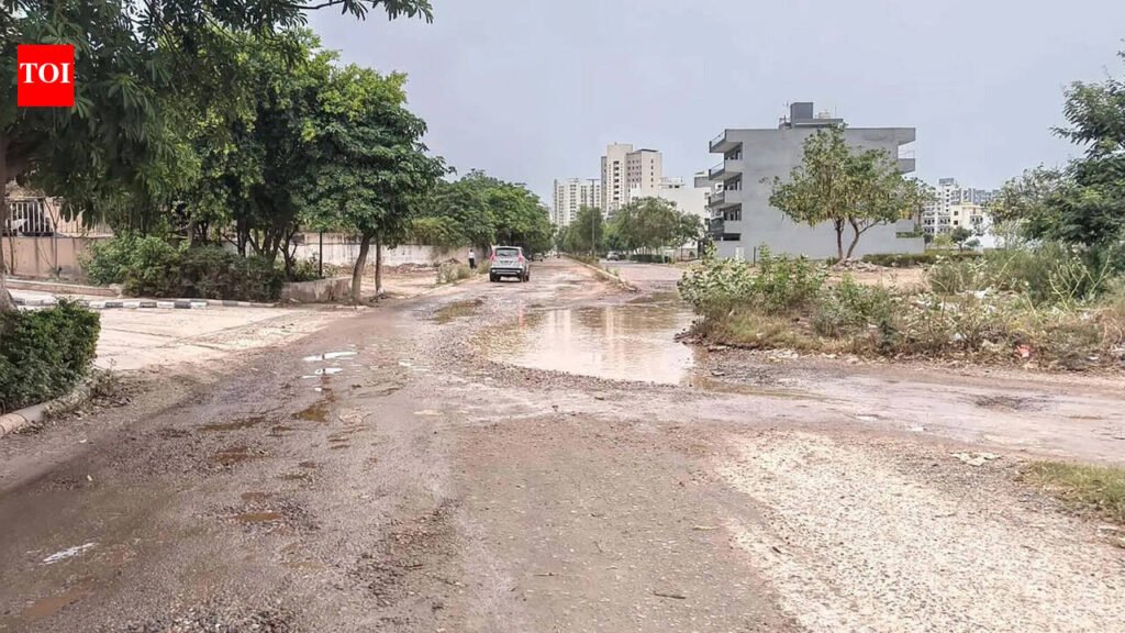 2 missing links force 7km detour to e-way for Vatika commuters | Gurgaon News