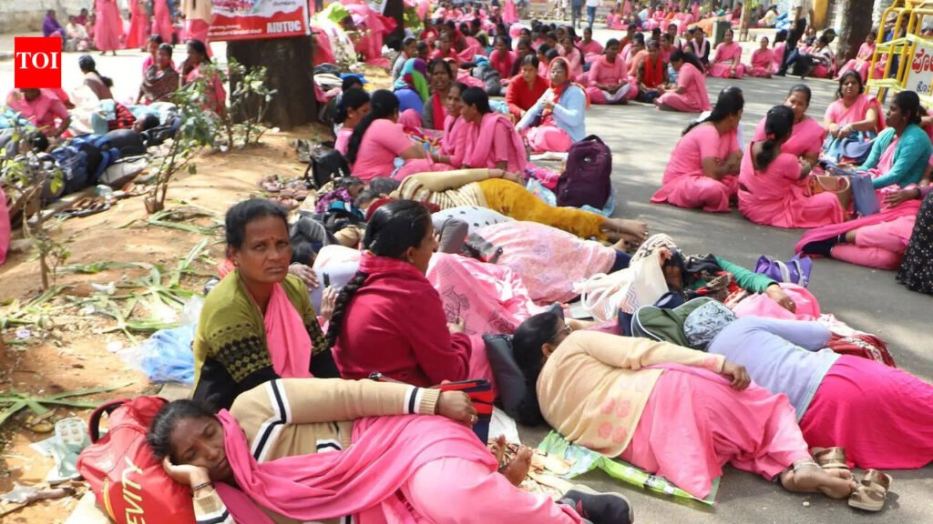Health and nutritition workers to protest at Azad Maidan in Mumbai | Mumbai News