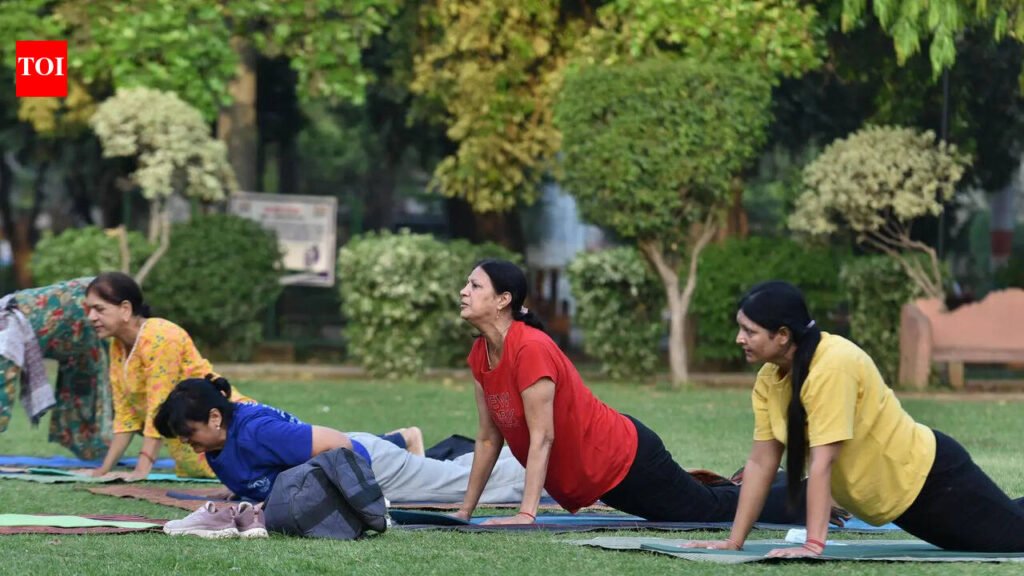 Yellow alert for Gurgaon as gusty winds, thunderstorms keep temperatures below normal | Gurgaon News