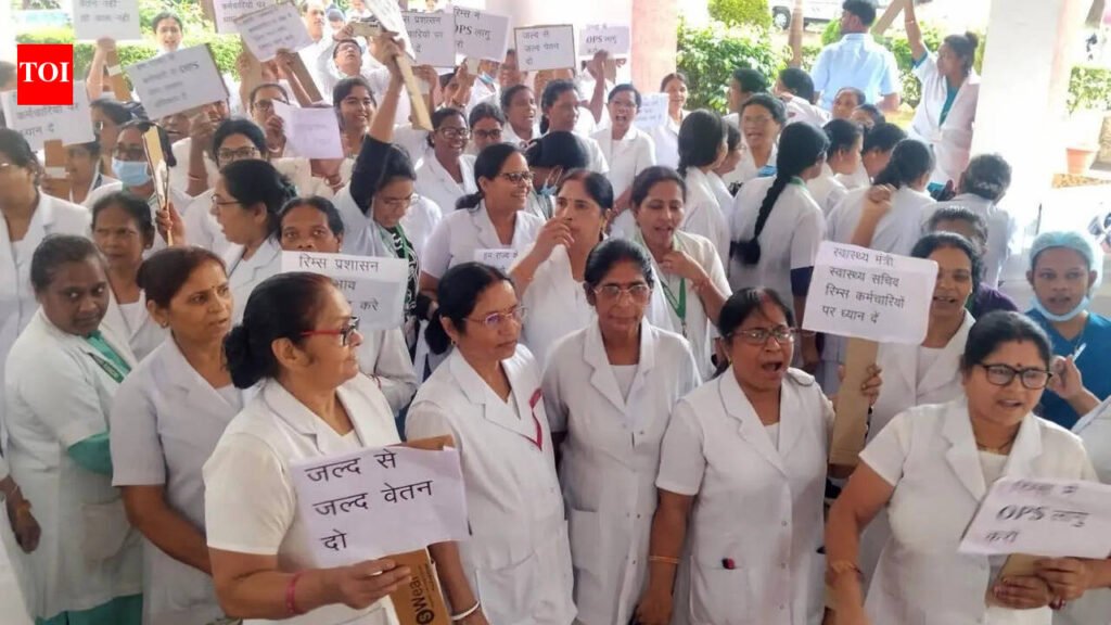 Rims employees stage protest over pending salaries | Ranchi News