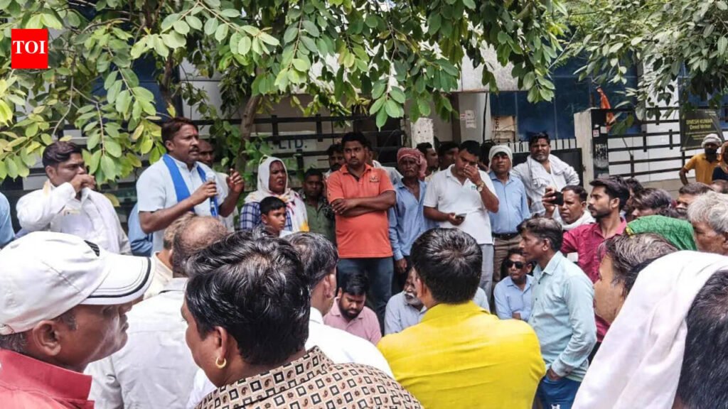 Safai workers protest over Rs 5k insurance fee | Noida News