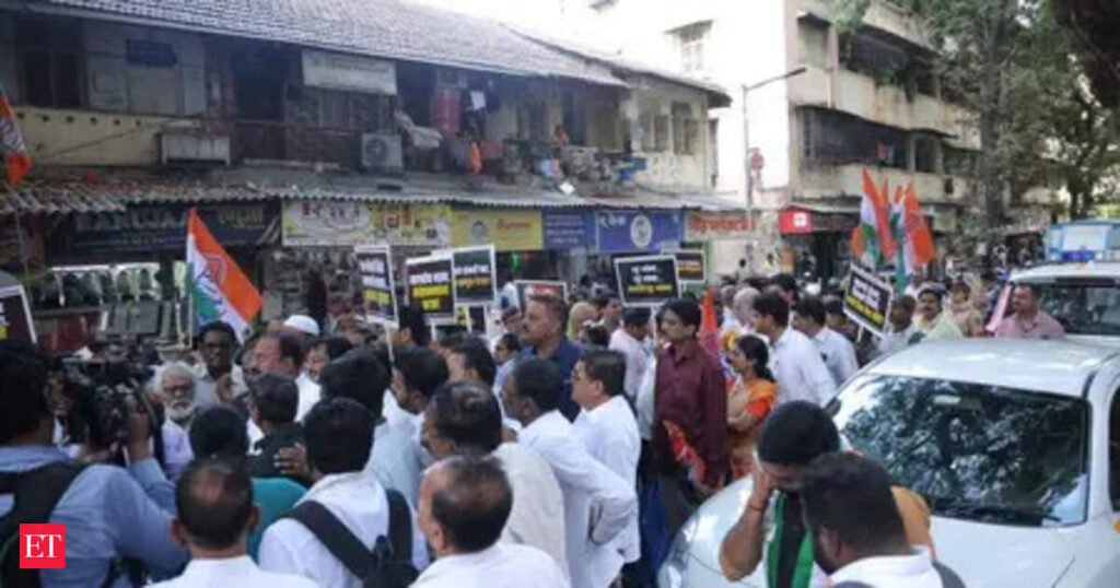 Opposition leaders demand Rs 3,000/quintal price for onions, demonstrate on highway in Maharashtra