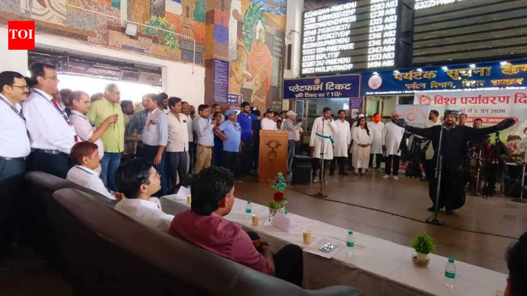 Street play staged at Patna Jn for environmental awareness | Patna News