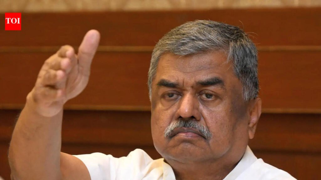 Hariprasad takes over as party chief, Jarkiholi snubbed | Bengaluru News