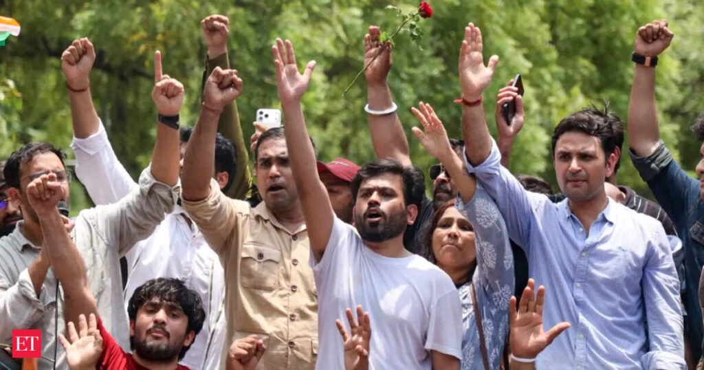 Congress cold, others in Opposition warm to CJP protest at Jantar Mantar