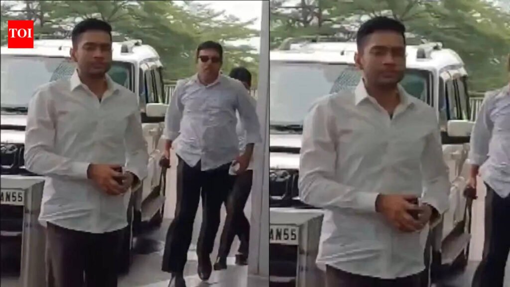 Amid buzz of TMC Lok Sabha unit split, Abhishek Banerjee rushes to Delhi | Kolkata News