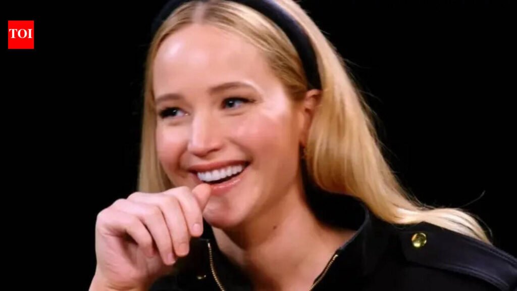 Jennifer Lawrence Quotes: Quote of the day by Jennifer Lawrence: ‘Just be strong……always do the right thing. It’s a lot less stressful that way’ |