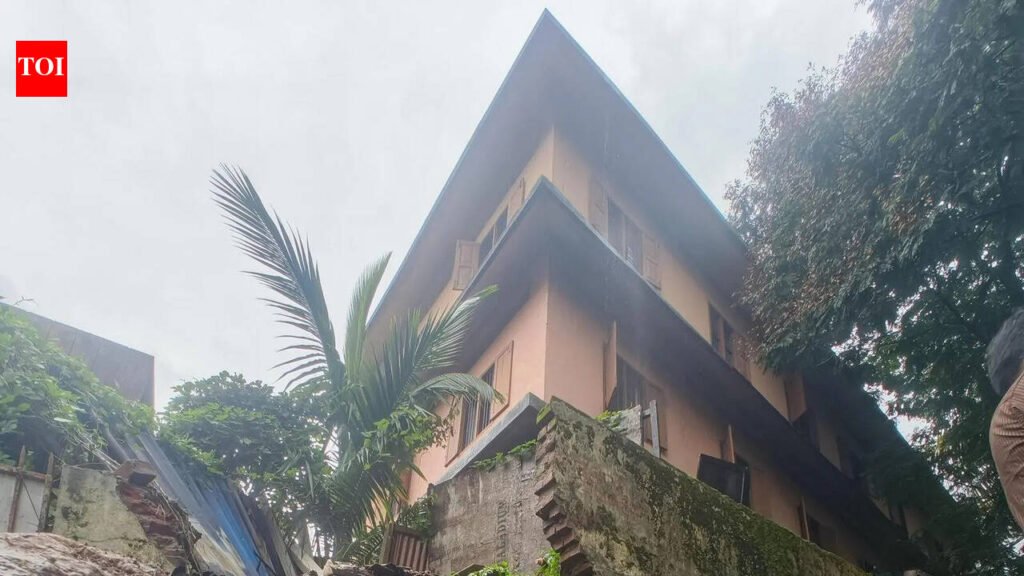 Heavy rain batters dist; Ponmudi closed, Aruvikkara Dam shutters raised | Thiruvananthapuram News