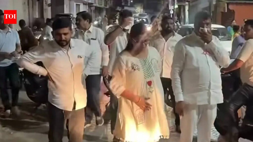 Maharashtra civic inspection exposes garbage, choked drains in Ulhasnagar; mayor pulls up | Thane News