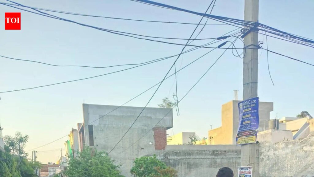 Trapped gases lead to year’s third road rupture in Ludhiana. | Ludhiana News
