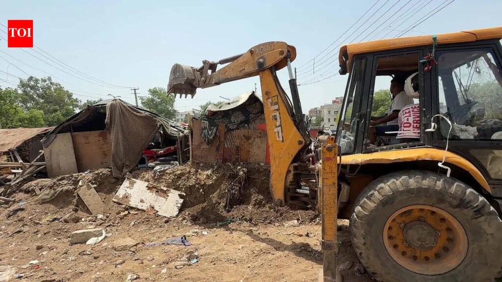 Slum clusters cleared from Jail Chowk | Gurgaon News
