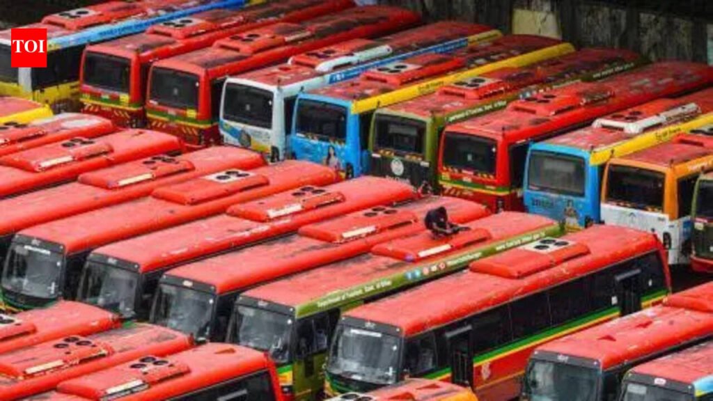 Smoke emanating from BEST bus in Mumbai causes panic, none hurt | Mumbai News