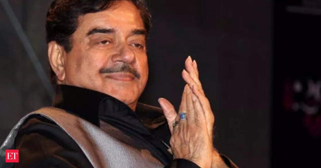 ‘Won’t leave Mamata in difficult times’: Shatrughan Sinha’s message amid TMC’s internal rumblings