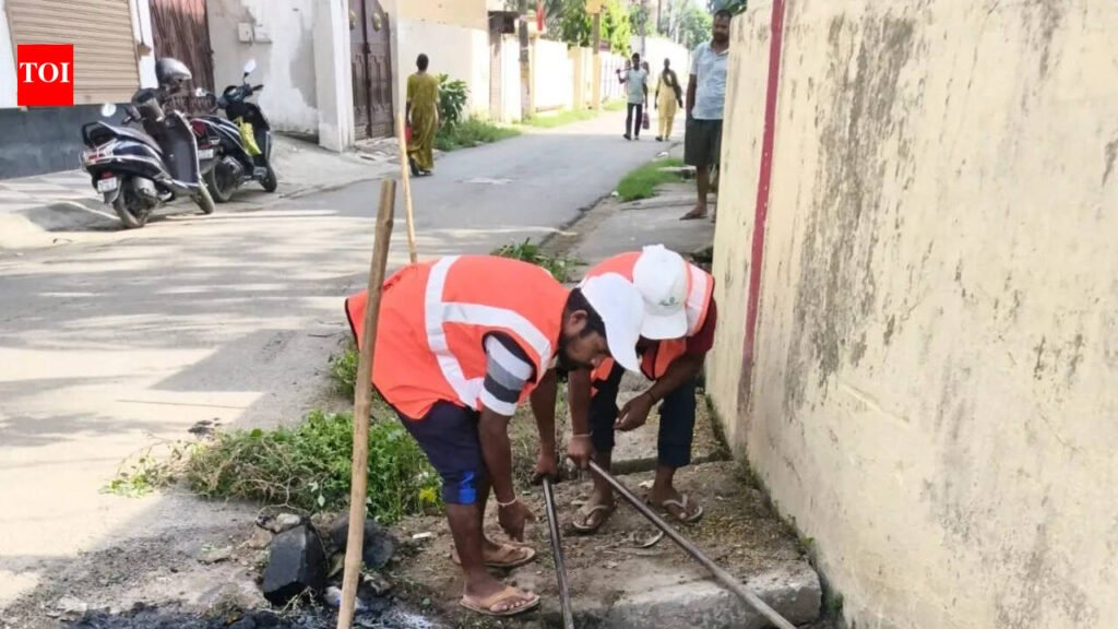 RMC cleans drains near all schools, colleges to curb waterlogging during monsoon | Ranchi News