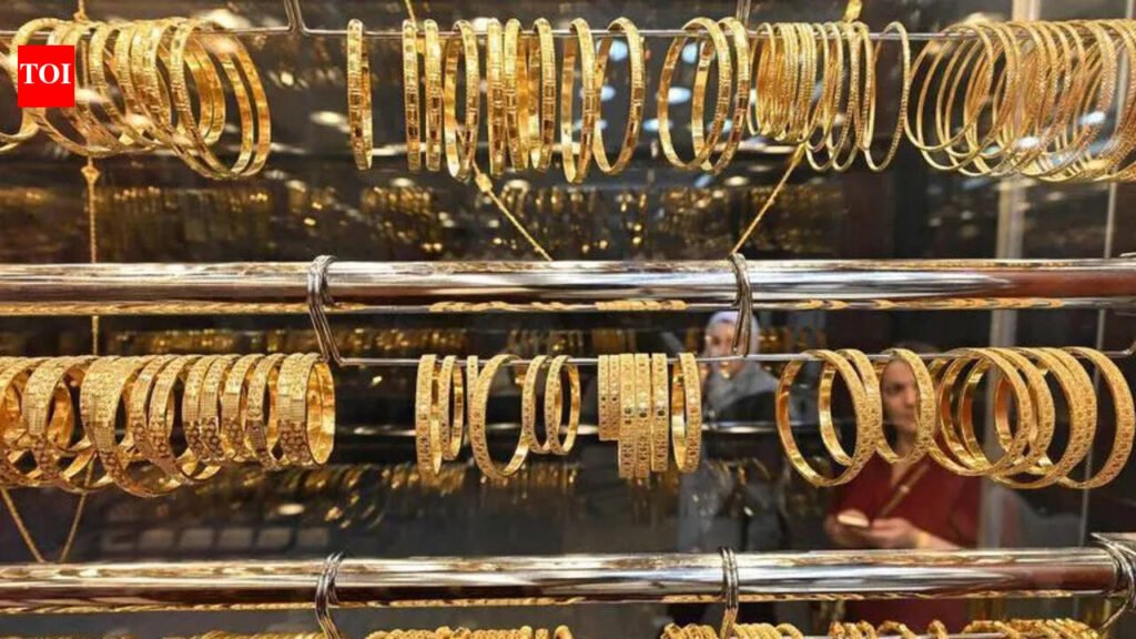 Gold jewellery worth Rs 4.5 cr shipped to Oman | Kolkata News