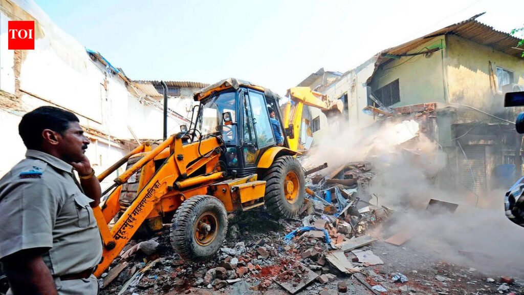 Mumbai suburban collector’s office razes 220 illegal godowns on 14-acre plot along Ghatkopar-Mankhurd Link Road | Mumbai News