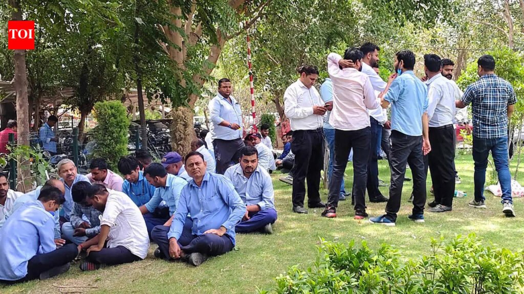 Salary delay triggers strike by health workers at Gurgaon Civil Hospital | Gurgaon News