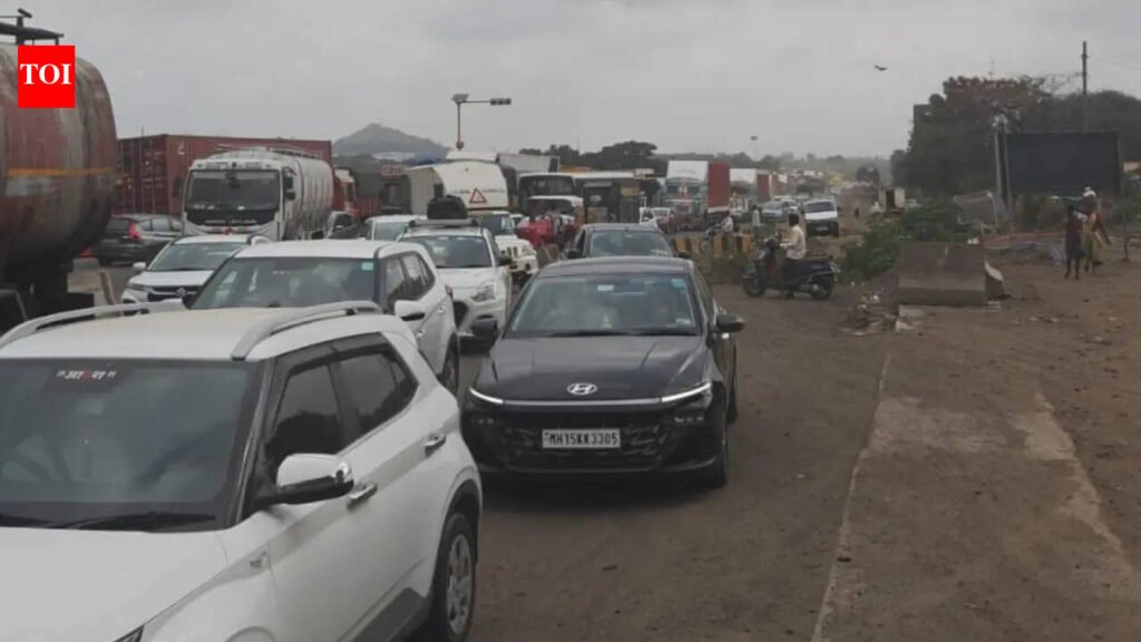 Traffic snarls on Mumbai–Agra Highway for nearly 5 hours after truck breaks down near Igatpuri | Pune News