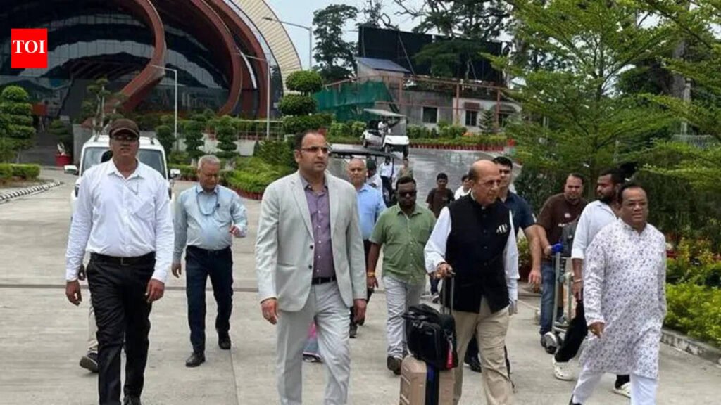 New envoy Dinesh Trivedi walks across border into B’desh to assume charge | Kolkata News