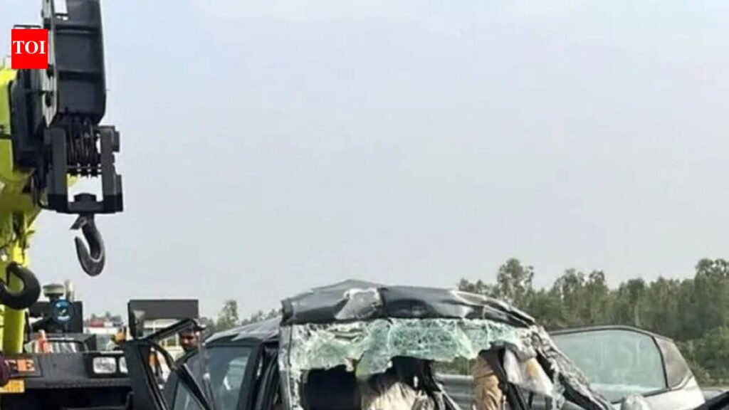 Four killed after speeding car rams into truck on Ganga Expressway | Kanpur News