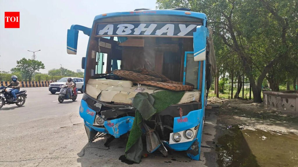 Bus hits divider & flips on Mahamaya flyover, 17 injured | Noida News