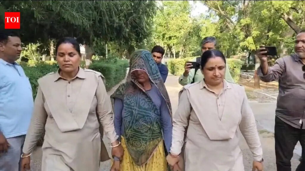 Neighbour woman arrested for killing 70yr old, chopping body to steal silver ornaments | Jaipur News