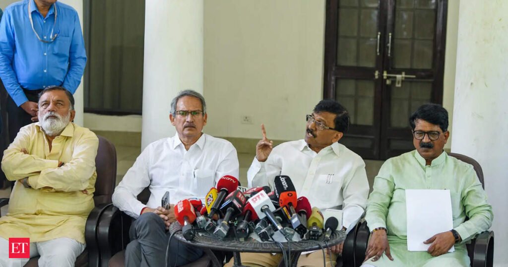 Shiv Sena (UBT) workers threaten to smear rebels with cow dung