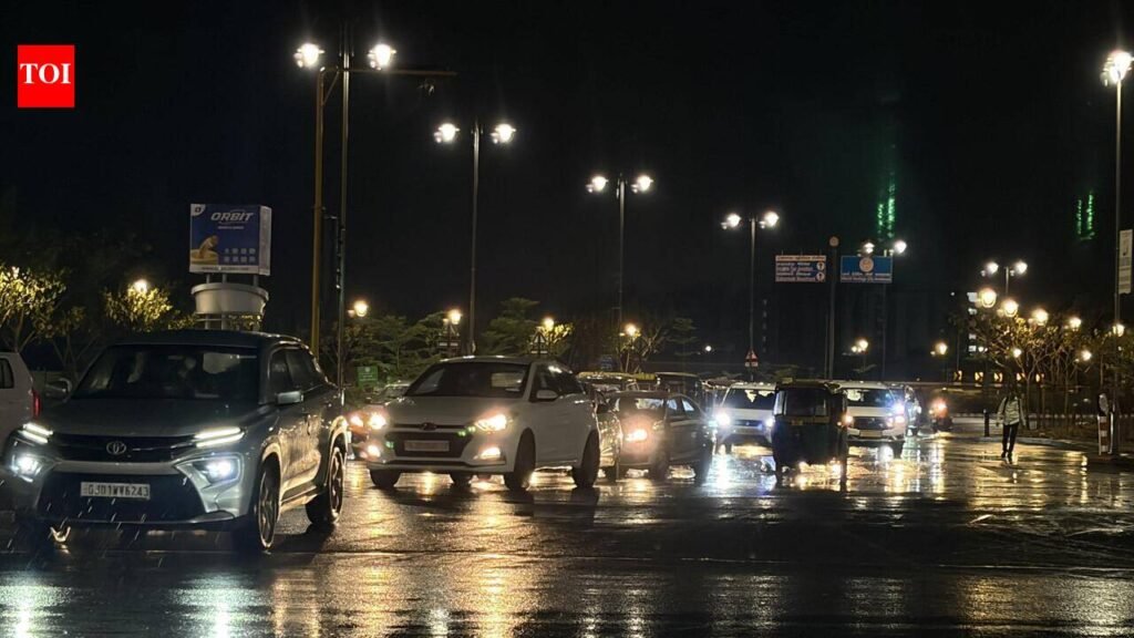 Mercury drops as sudden thundershowers drench Ahmedabad | Ahmedabad News