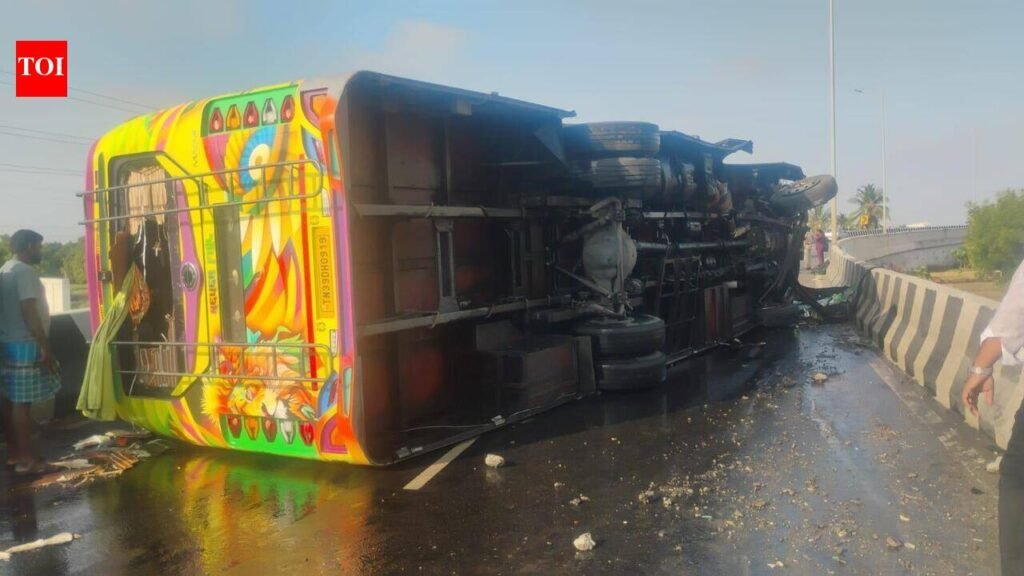 28 injured as private bus overturns on Coimbatore highway; driver, conductor arrested | Coimbatore News