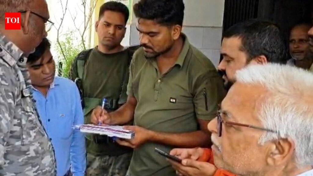 Man dies after being hit by train in Giridih | Ranchi News