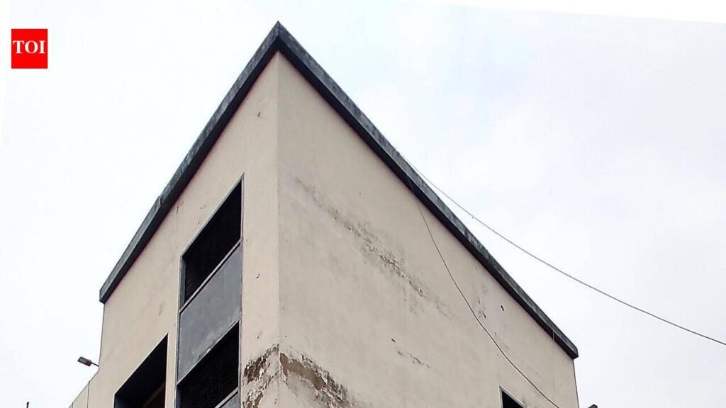 Kolkata Pub Brawl: 3 Attack, Bite Female Cops Inside PS | Kolkata News