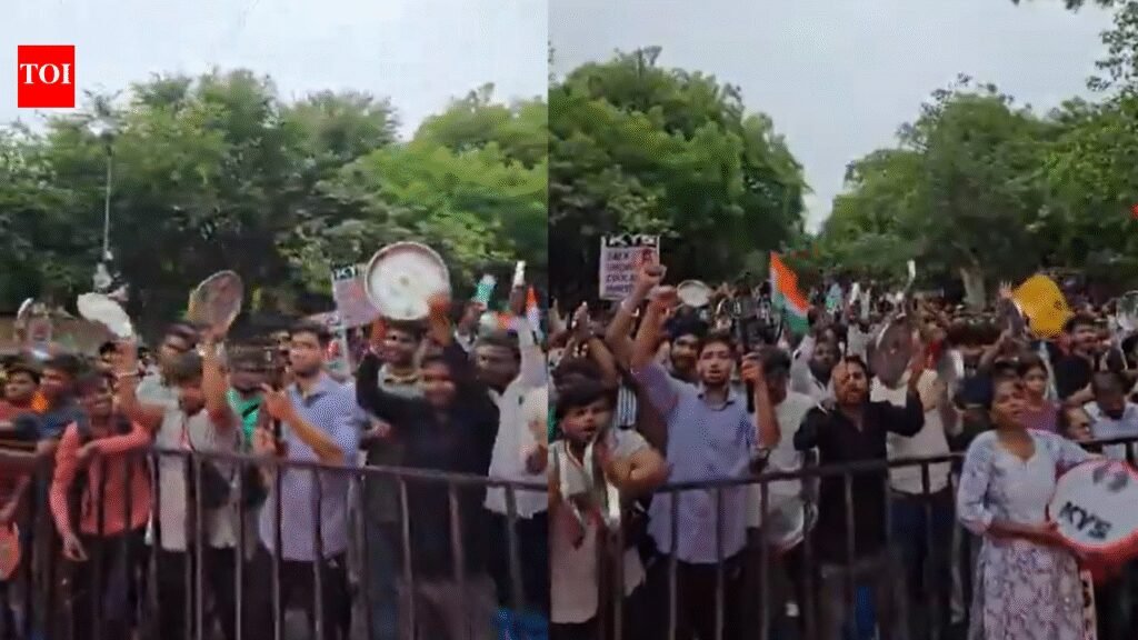 ‘Stand with us’: With thalis in hand, CJP supporters continue protest at Jantar Mantar, urge farmers to join agitation | Delhi News